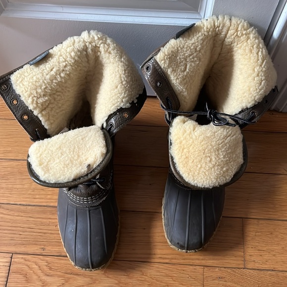 LL Bean Signature Women’s Bean Boot Shearling Lined 10” green leather - Picture 4 of 8